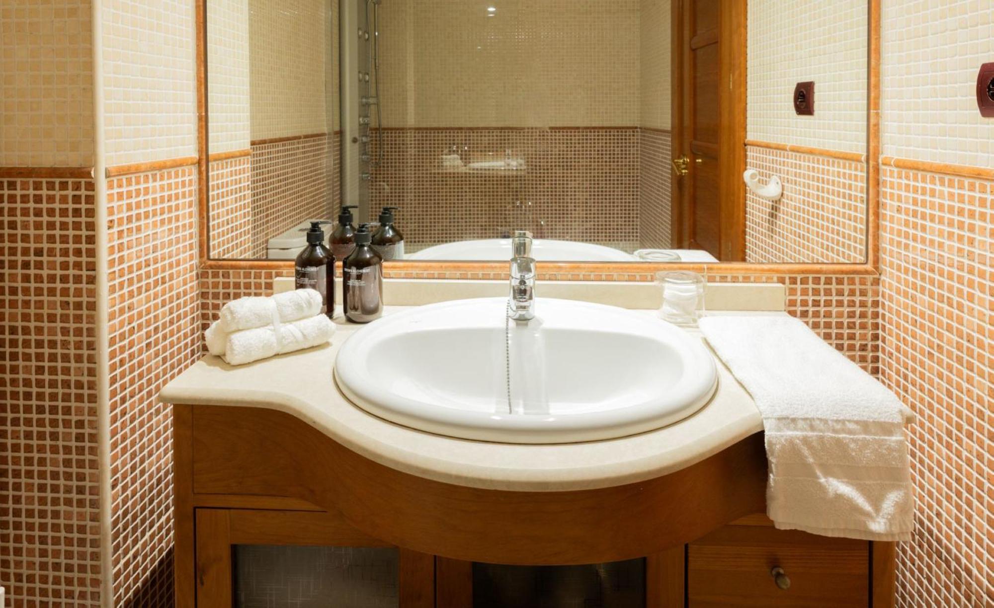 One Bedroom Apartment In Chueca Madrid Eksteriør billede